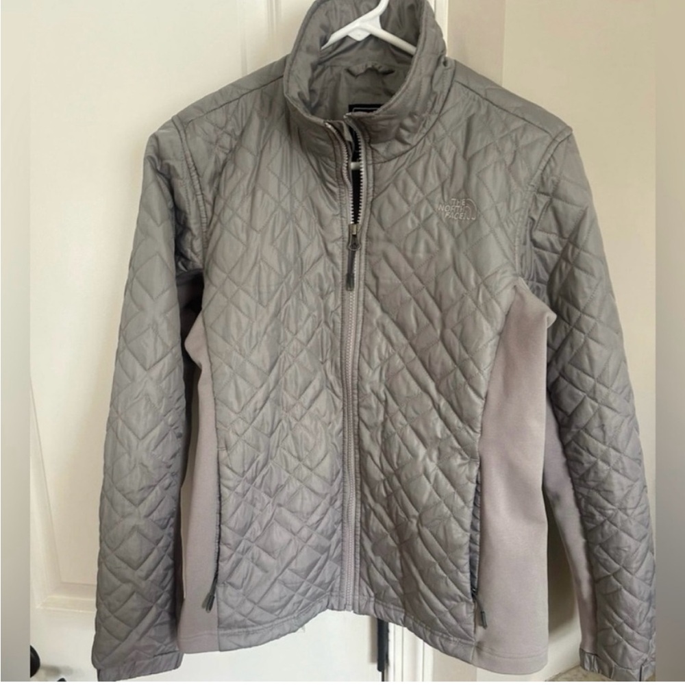 Women’s The North face Quilted Jacket Gray Medium